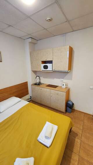 Мини-отель Акцент Санкт-Петербург Cемейный номер с собственной ванной комнатой-9