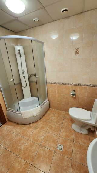 Мини-отель Акцент Санкт-Петербург Cемейный номер с собственной ванной комнатой-12