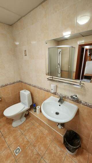 Мини-отель Акцент Санкт-Петербург Cемейный номер с собственной ванной комнатой-13