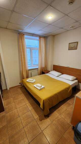 Мини-отель Акцент Санкт-Петербург Cемейный номер с собственной ванной комнатой-8